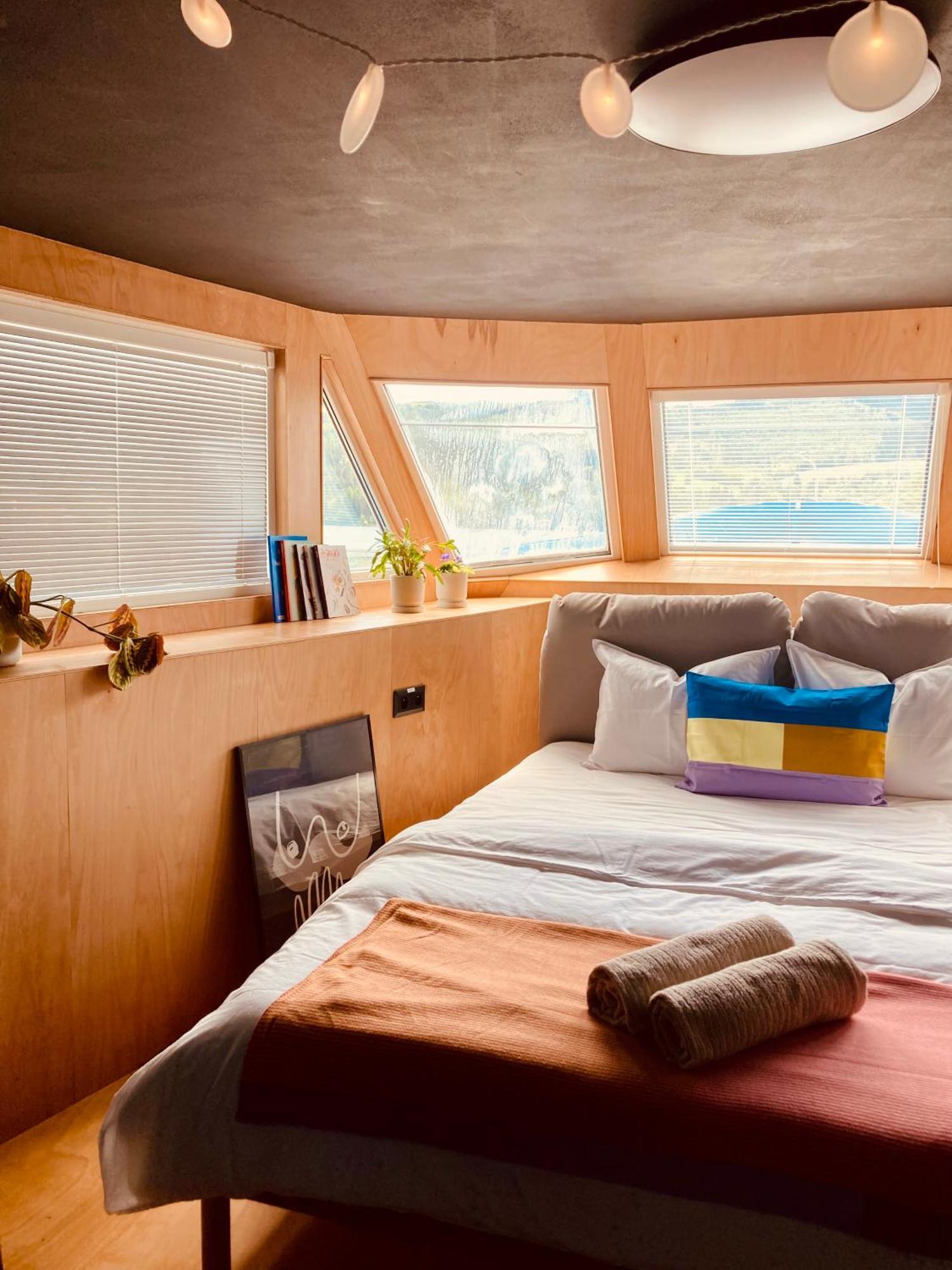 Unique Boat Apartments By Lake - Kajuta 1958 Namestovo Luaran gambar