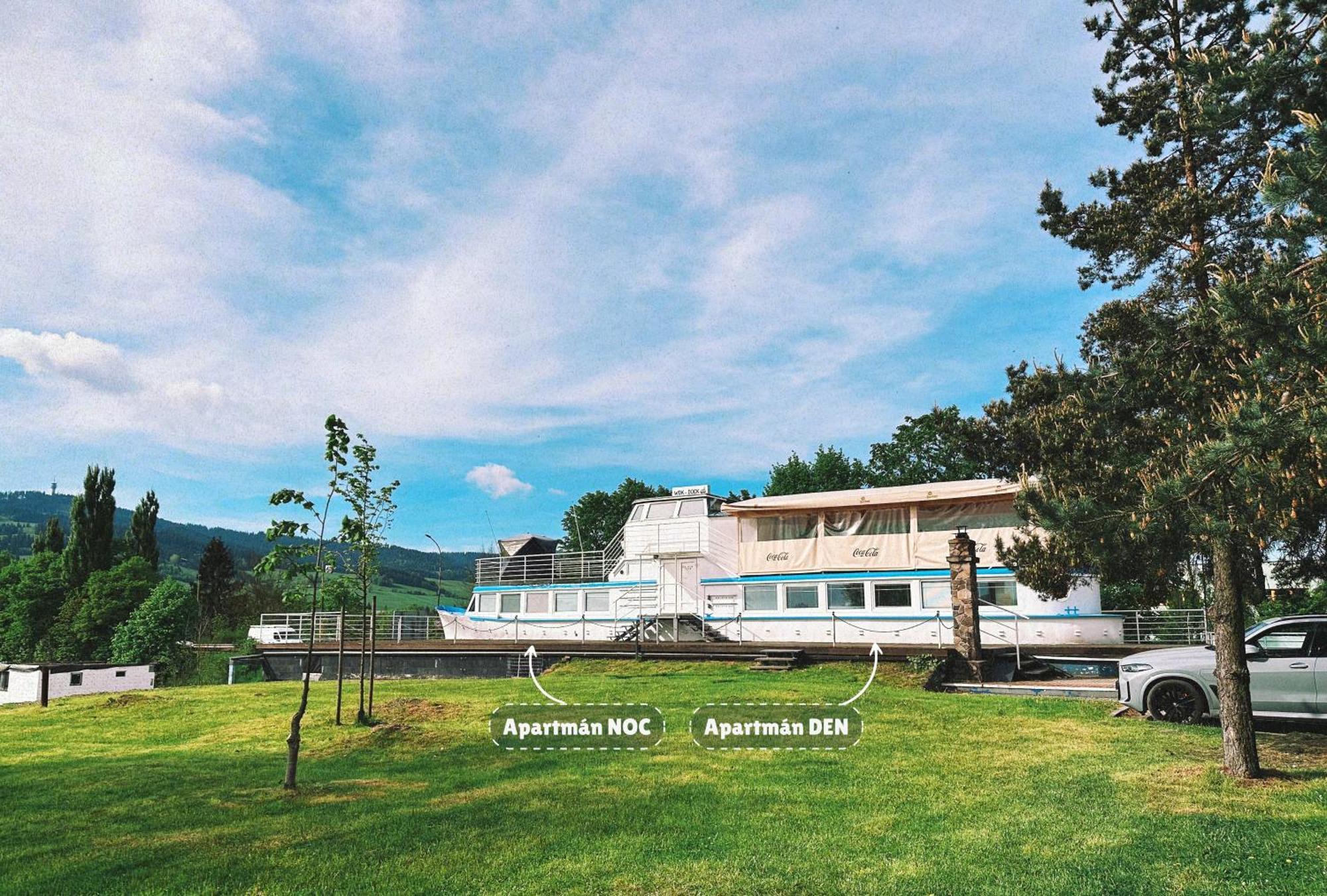 Unique Boat Apartments By Lake - Kajuta 1958 Namestovo Luaran gambar